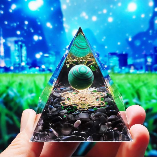 Pyramide cristal noir
