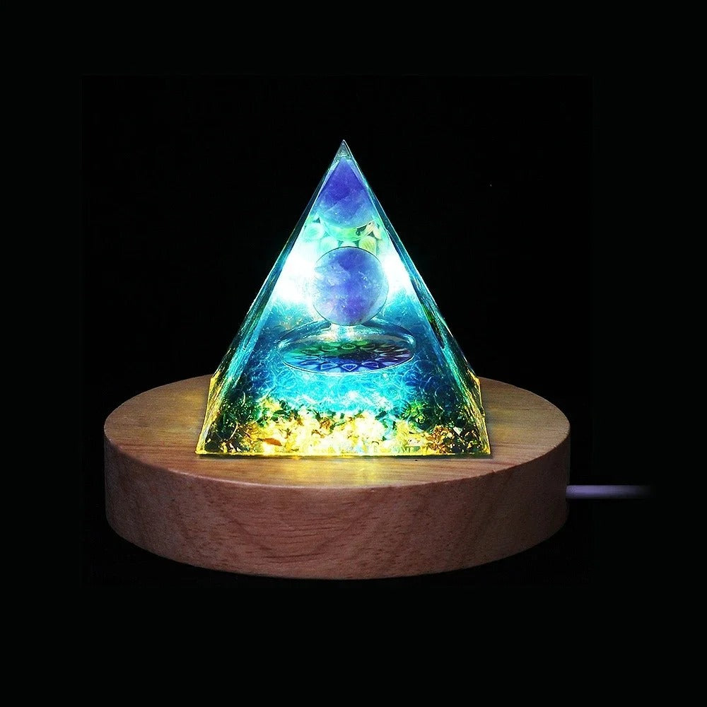 pyramide cristal allumee