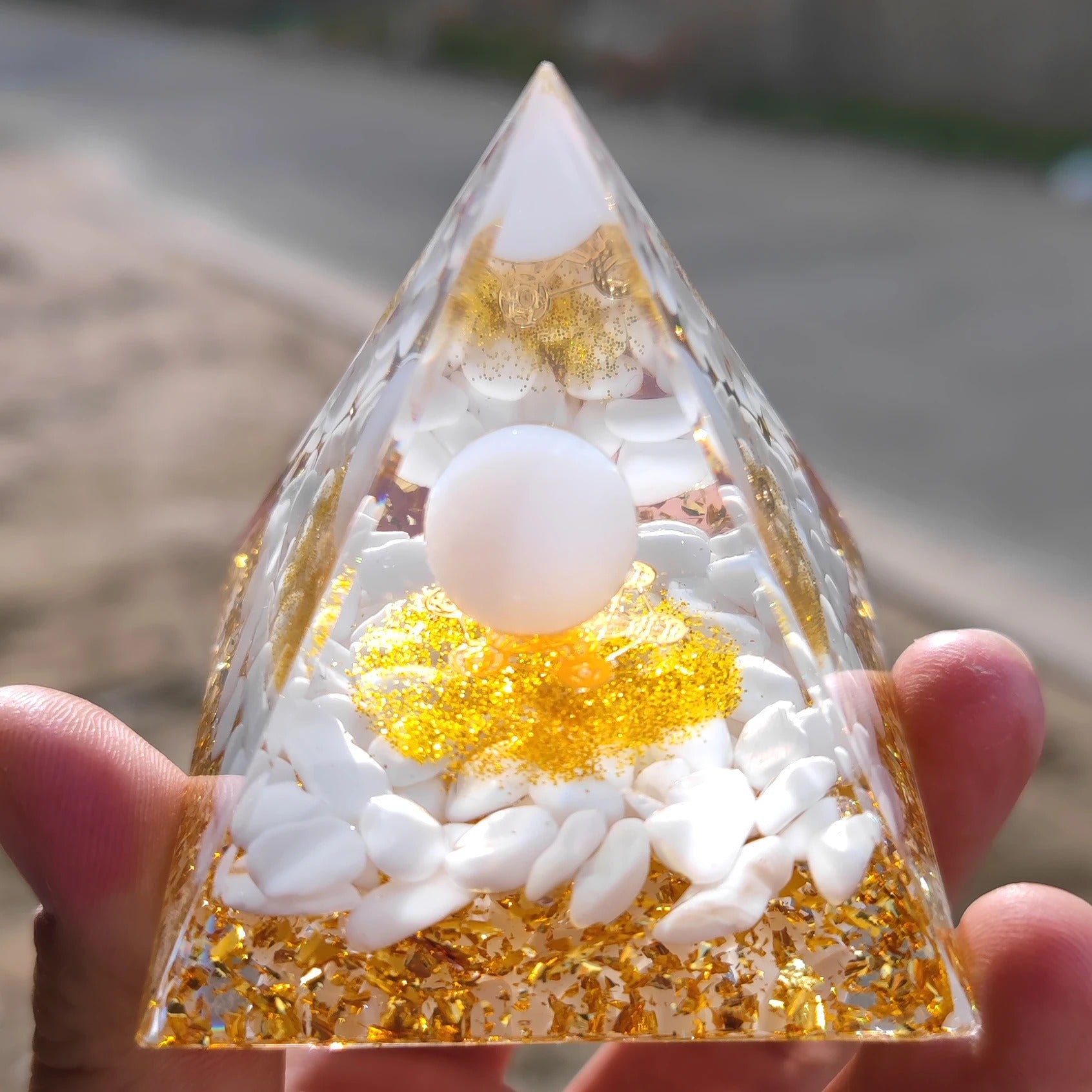 pyramide cristal blanc