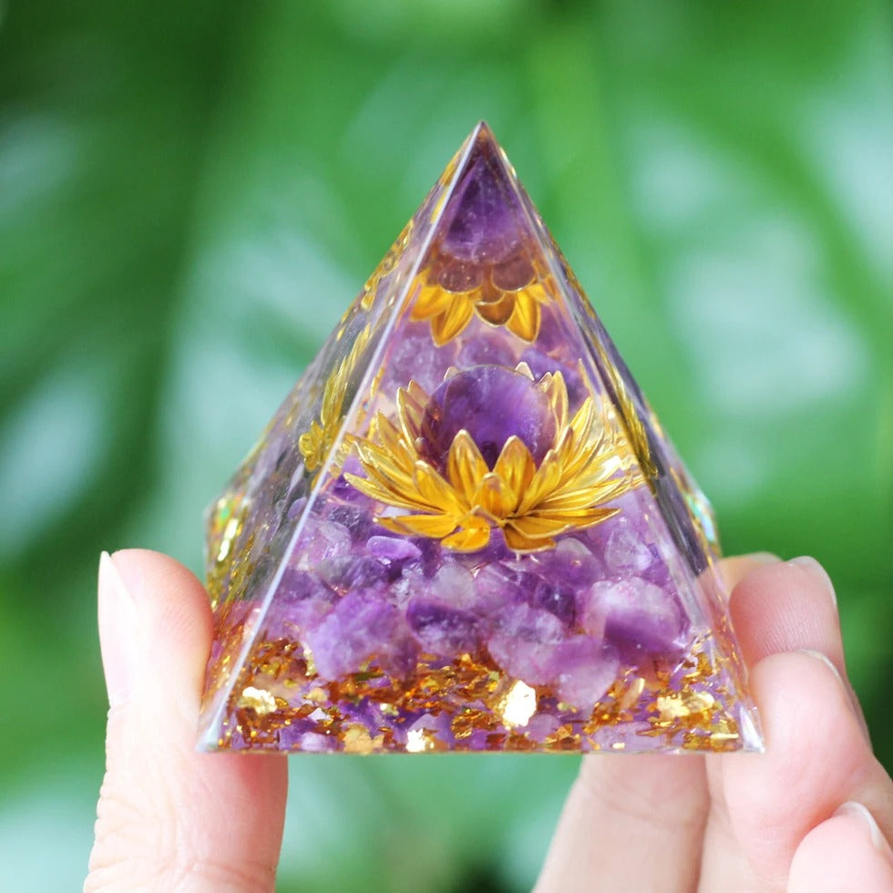 pyramide cristal violet