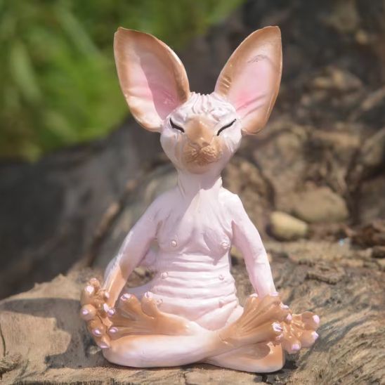 statue chat meditation chair